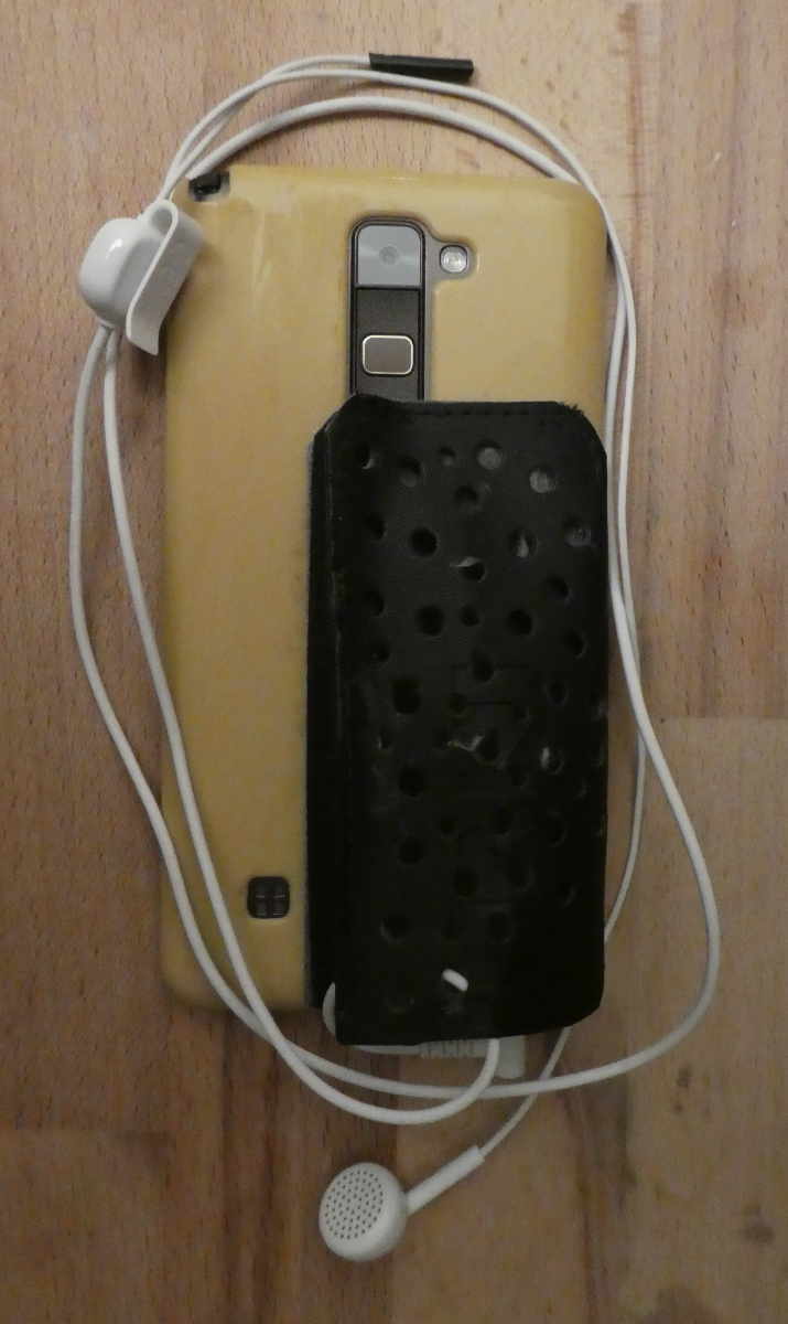 Phone case with integrated headphone 1